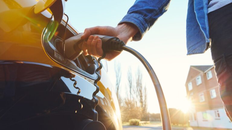 Ricarica auto elettrica, come e dove farla? Tutto su wallbox e colonnine