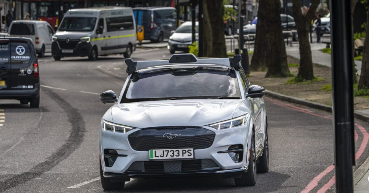 Wayve: cosa fa la startup inglese dell'AI per veicoli autonomi che ha ottenuto 1,05 miliardi