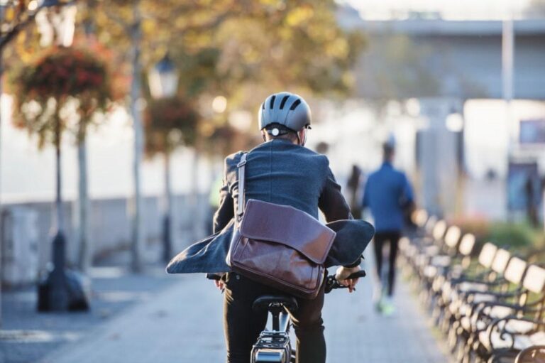 Smart mobility, Unipol cavalca il mercato delle e-bike con Cambiobike