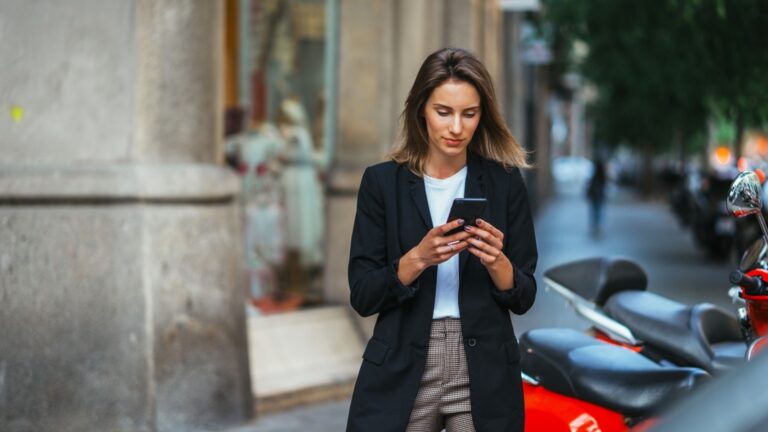 Pagamenti digitali nei trasporti: i ricavi entro il 2026. In testa ridehailing, taxi e sharing mobility