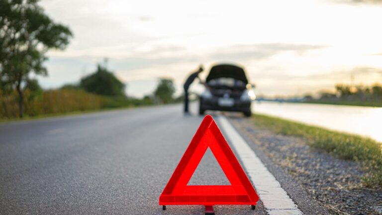 ES Mobility (Renault) si allea con la startup hlpy per un’esperienza digitale nell'assistenza stradale