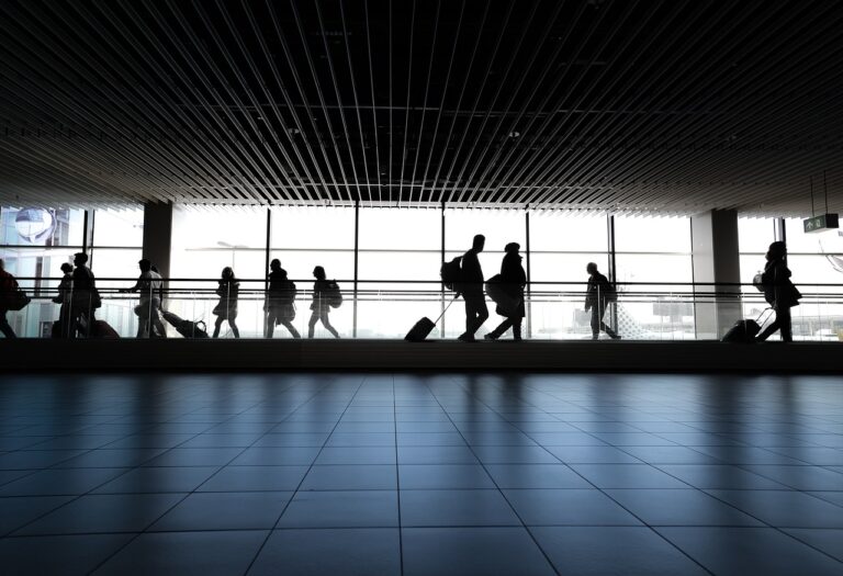 Le prime polizze assicurative su blockchain sono dedicate ai viaggiatori