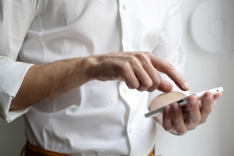 Assicurazione auto, fino a 26 click per avere un preventivo online