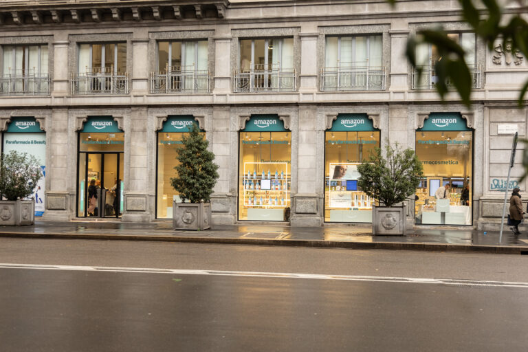 Amazon apre Parafarmacia & Beauty, primo negozio fisico in Italia (ma resterà l'unico)