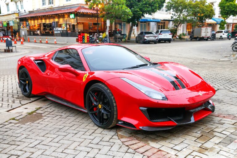 Perché aziende come Ferrari non temono i dazi di Trump, grazie all’innovazione: ecco come ha fatto