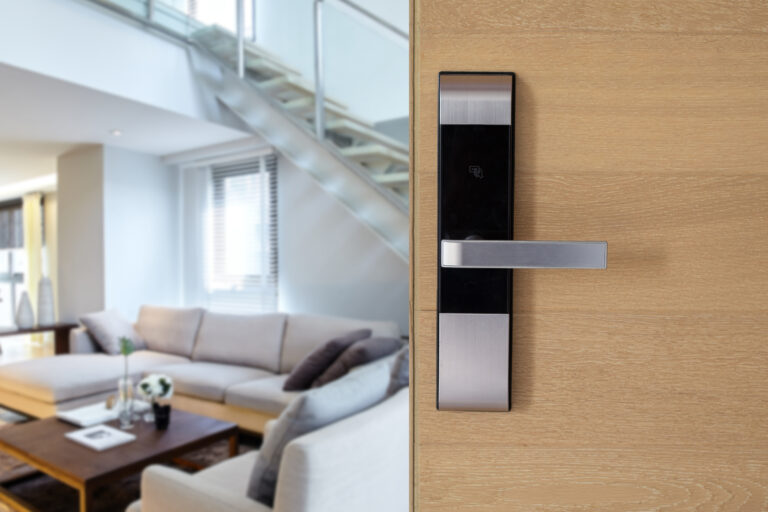Dalla bacheca digitale al portiere virtuale: così funziona un condominio smart