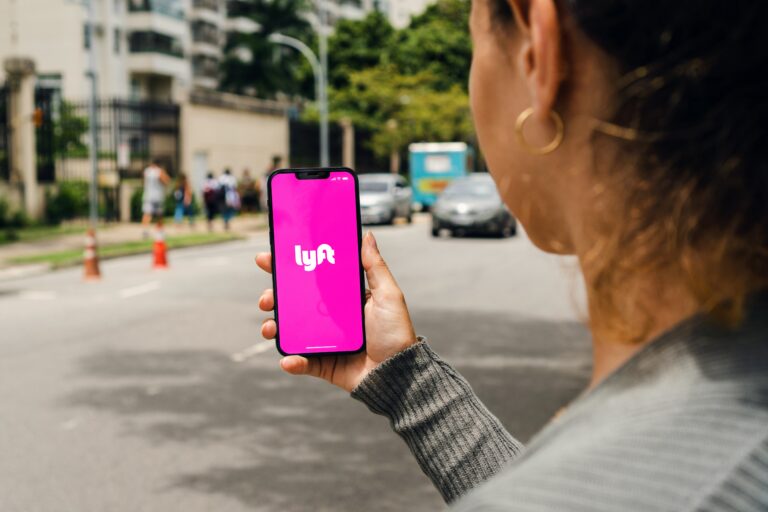 Caso Lyft-FreeNow: l'arrivo in Europa del "disruptor" americano riuscirà a sconfiggere la lobby dei tassisti?
