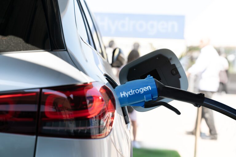 Come funzionano e dove sono le stazioni di rifornimento per auto a idrogeno: il nodo infrastrutture