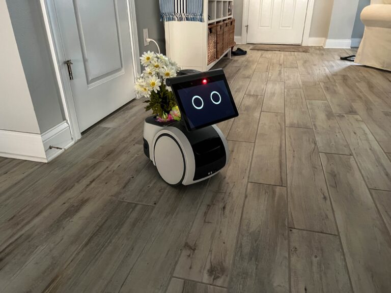 Amazon sperimenta i robot per la consegna merci: così potrebbero rivoluzionare l'ultimo miglio