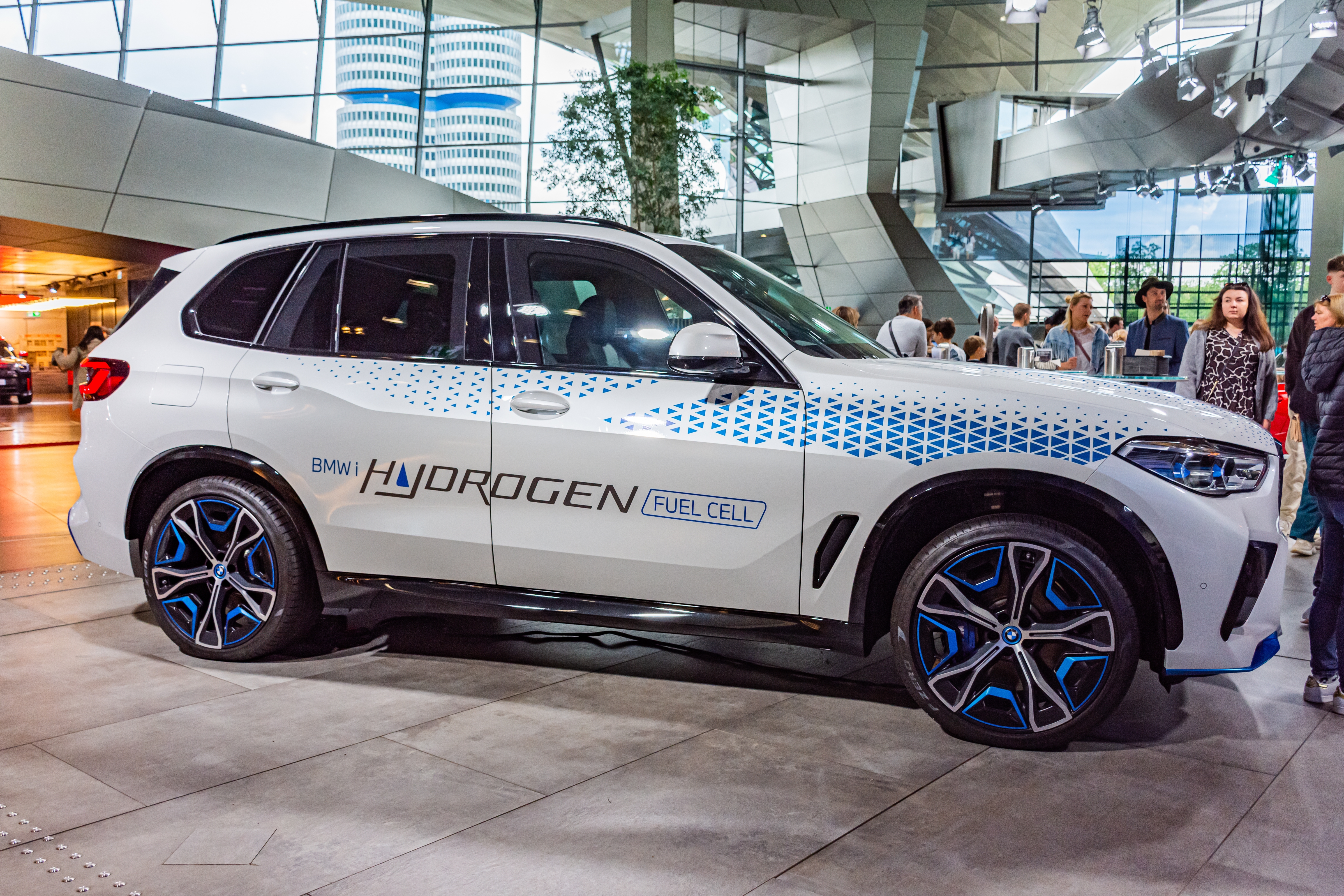 BMW e l’auto a idrogeno