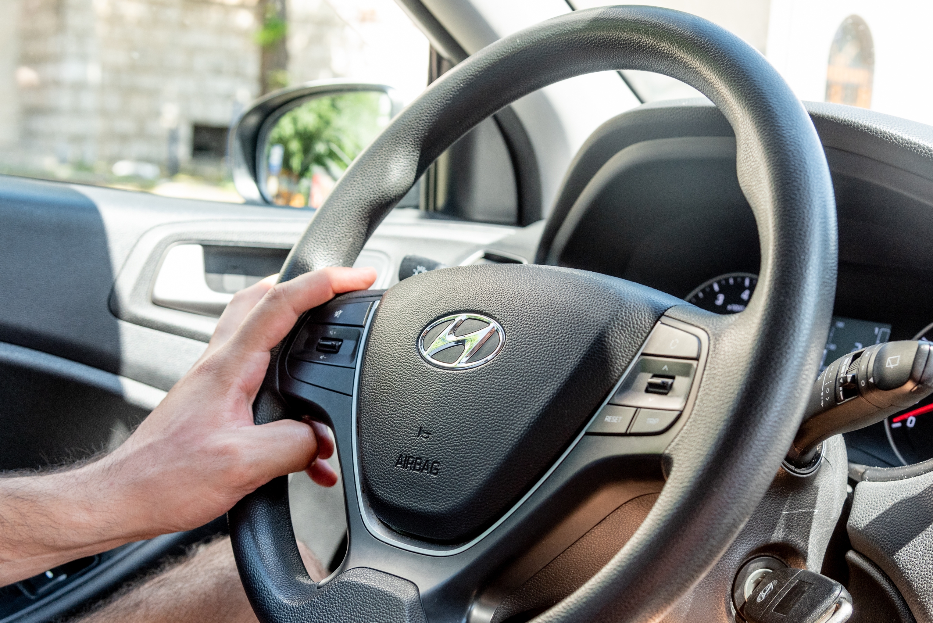 Hyundai con Uncaged materials