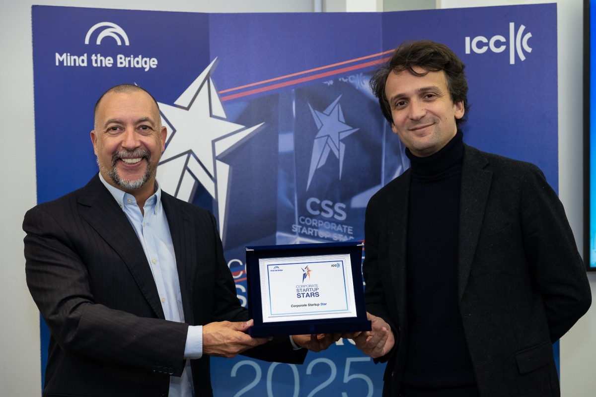 Corporate Startup Stars Awards 2025 | On the right: Cyrille Saint Olive,  Head of Venture Capital & Startup Business Development @ Google, receiving the Award