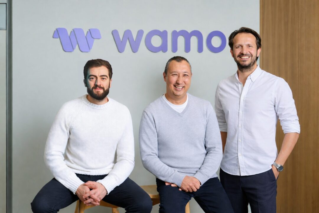 Il team dirigenziale di wamo (da sinistra a destra):Melih Berberoglu (cofondatore e CTO), Yanki Onen (fondatore e co-CEO), Deniz Guven (CEO del gruppo e presidente)